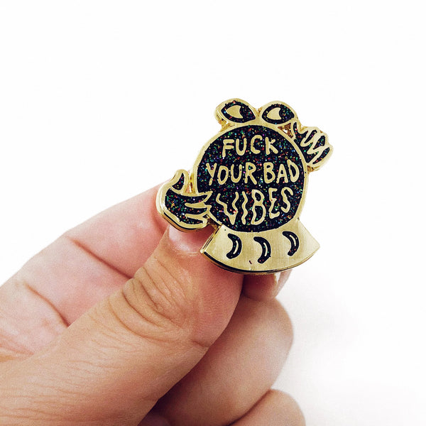 Broche en émail "Fuck Your Bad Vibes"